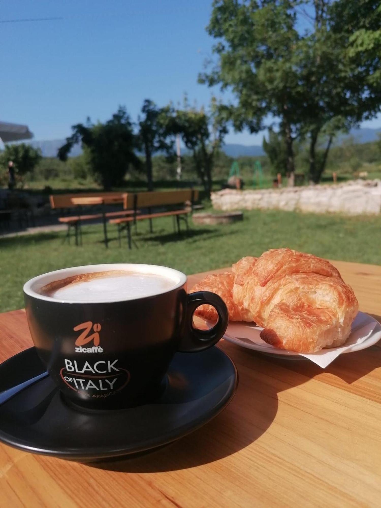 Bed&Breakfast La Ginestra Abbateggio Eksteriør bilde